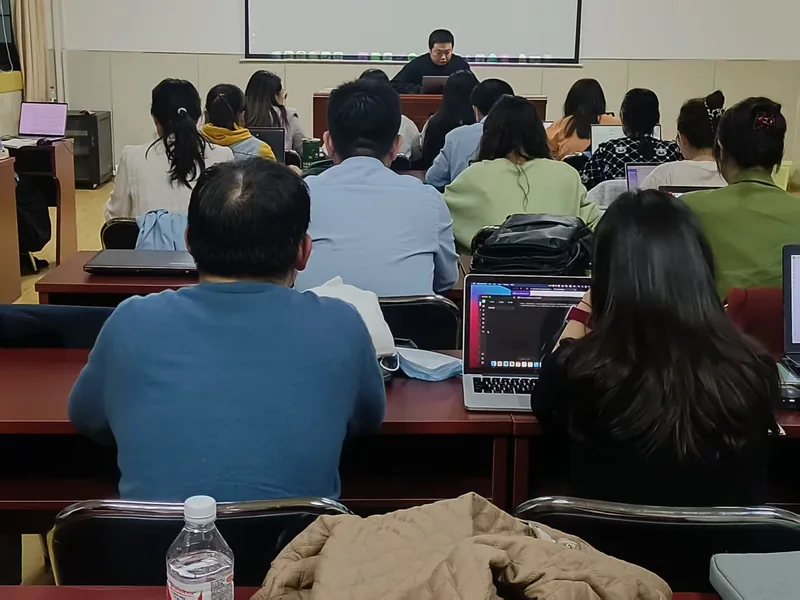 课堂实操 · 交流与演示