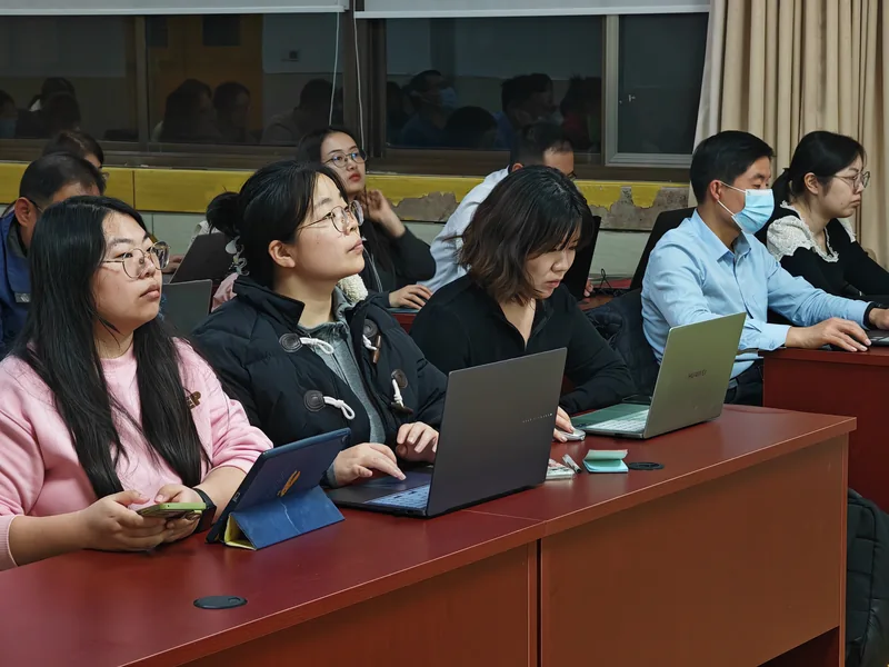 学员实操 · 在课堂里练习